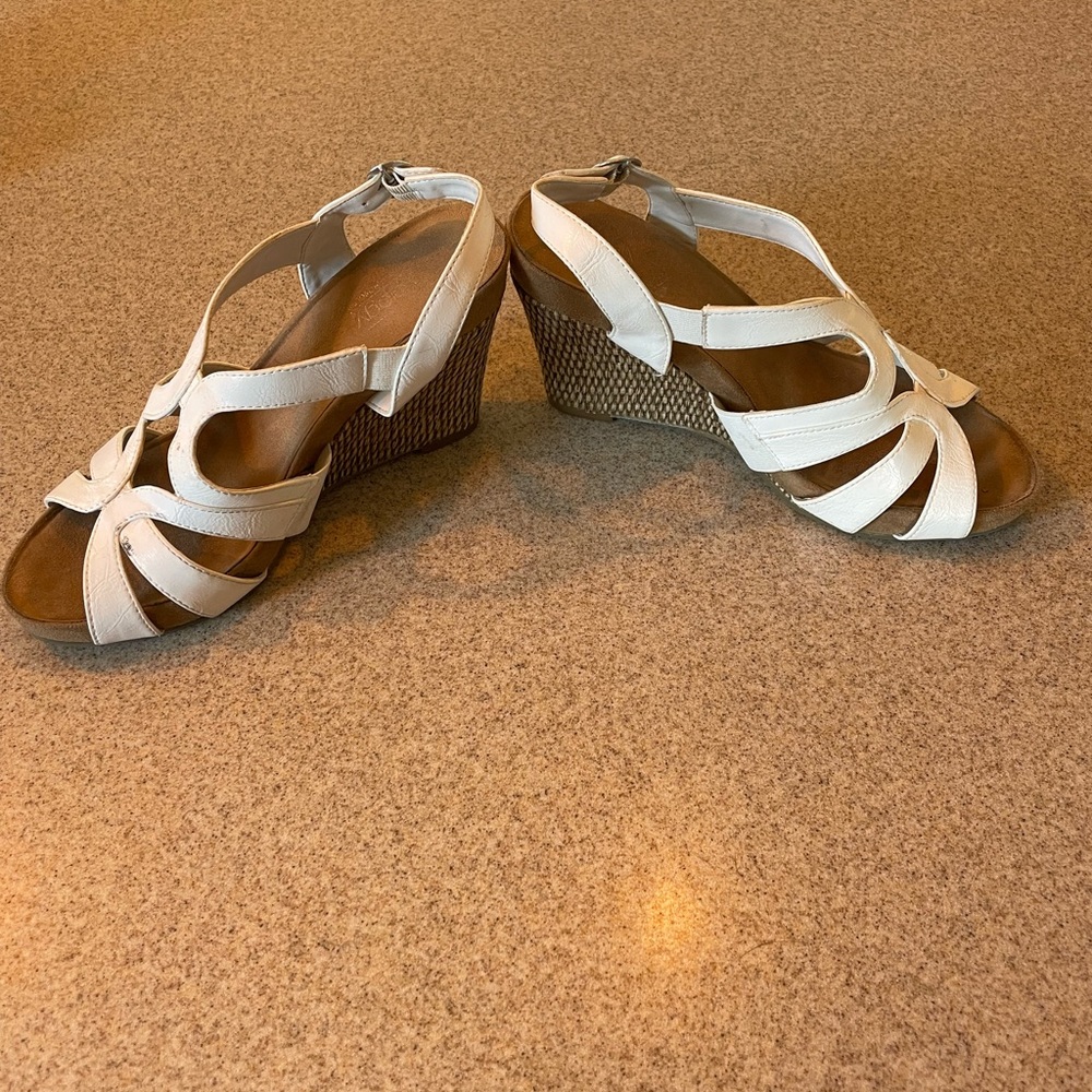 White wedges